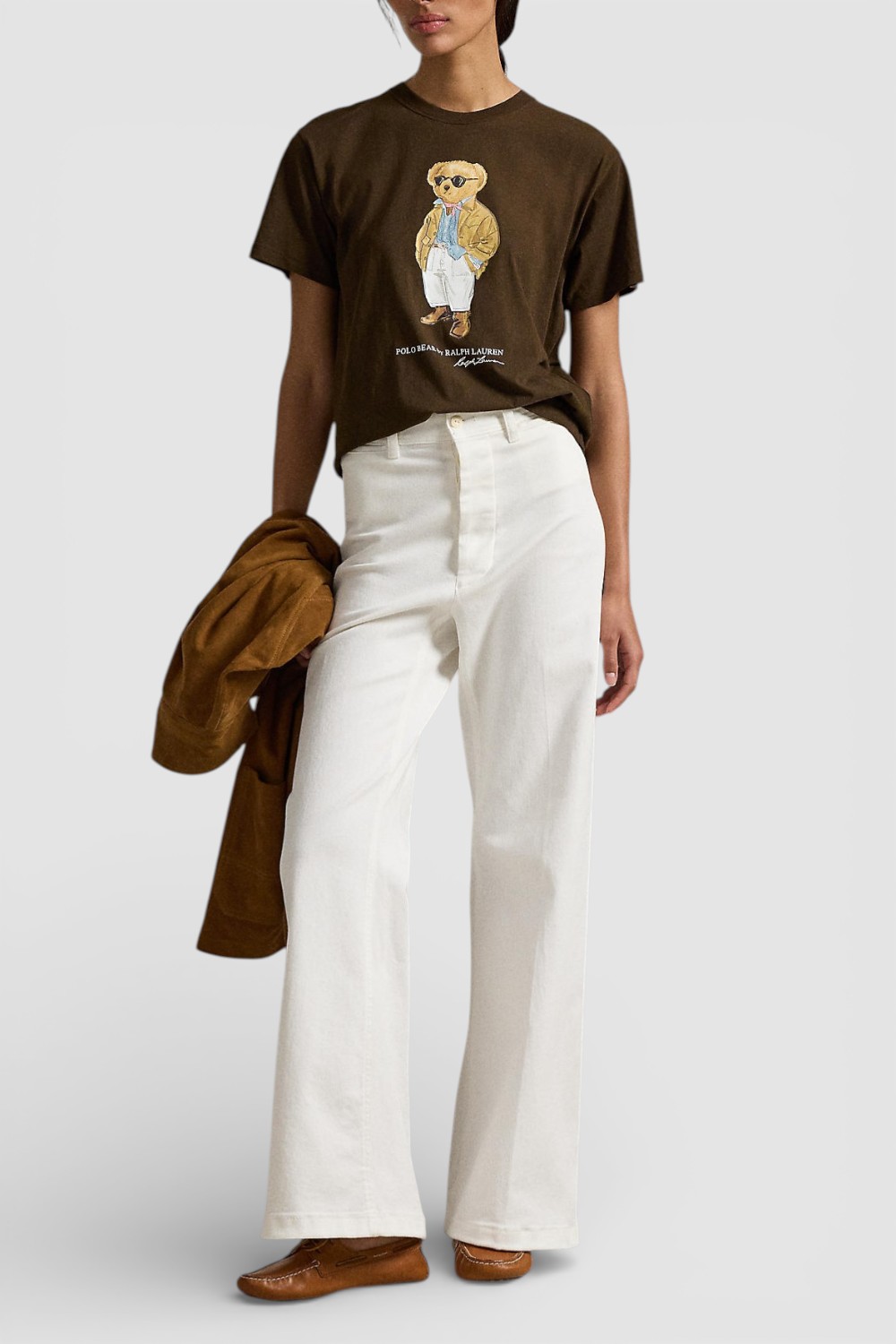 תמונת כל הלוק של חולצת טי